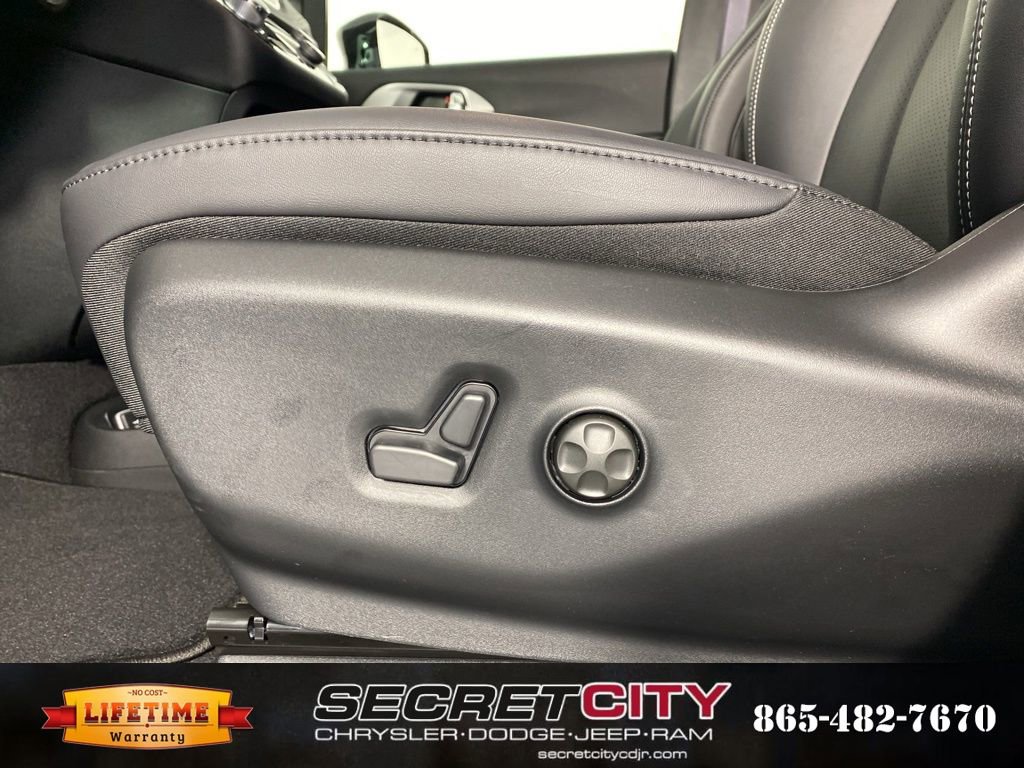 New 2026 Chrysler Pacifica Select image 14