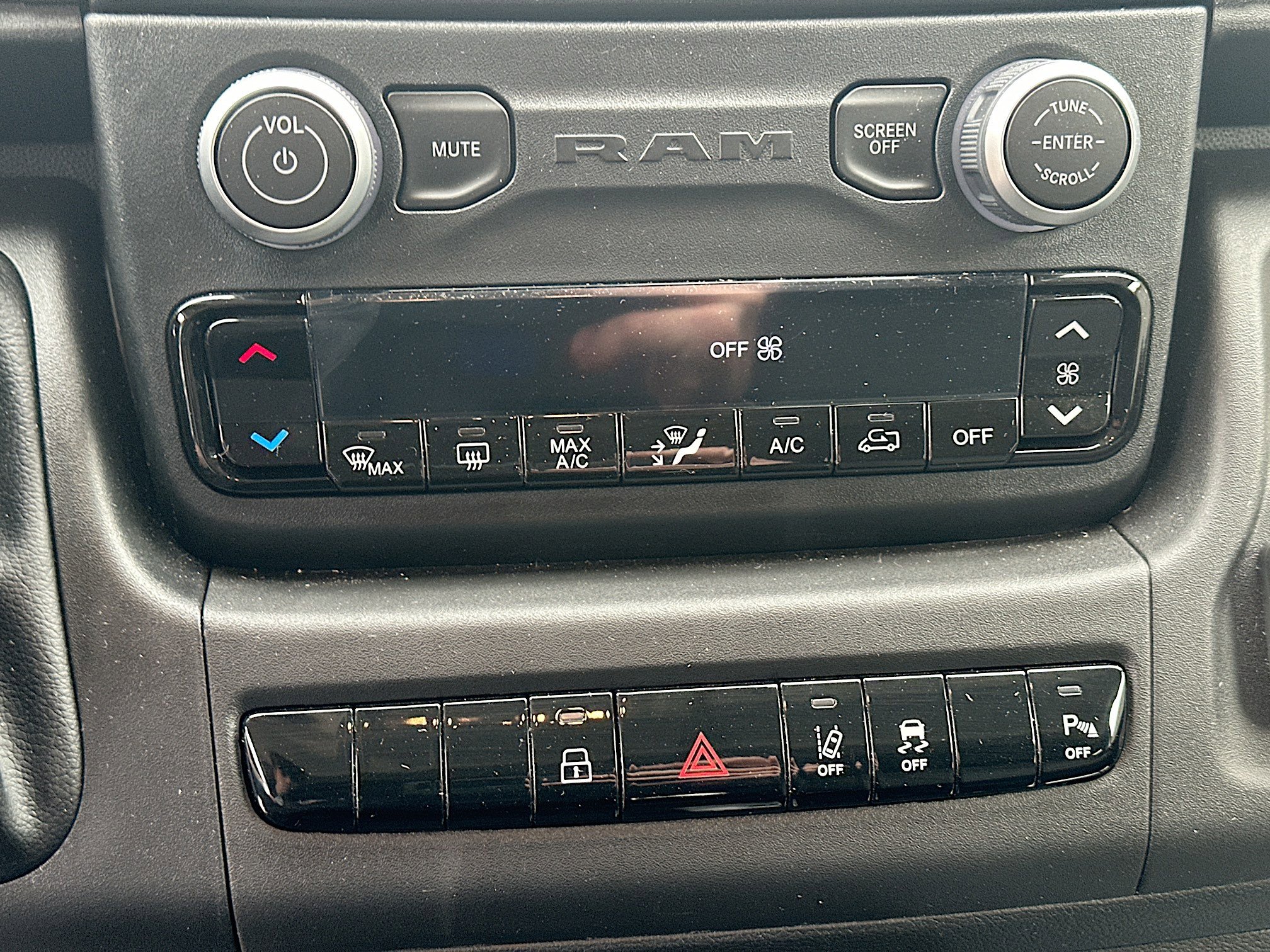 Used 2024 RAM ProMaster 2500 w/ Safety Group image 20