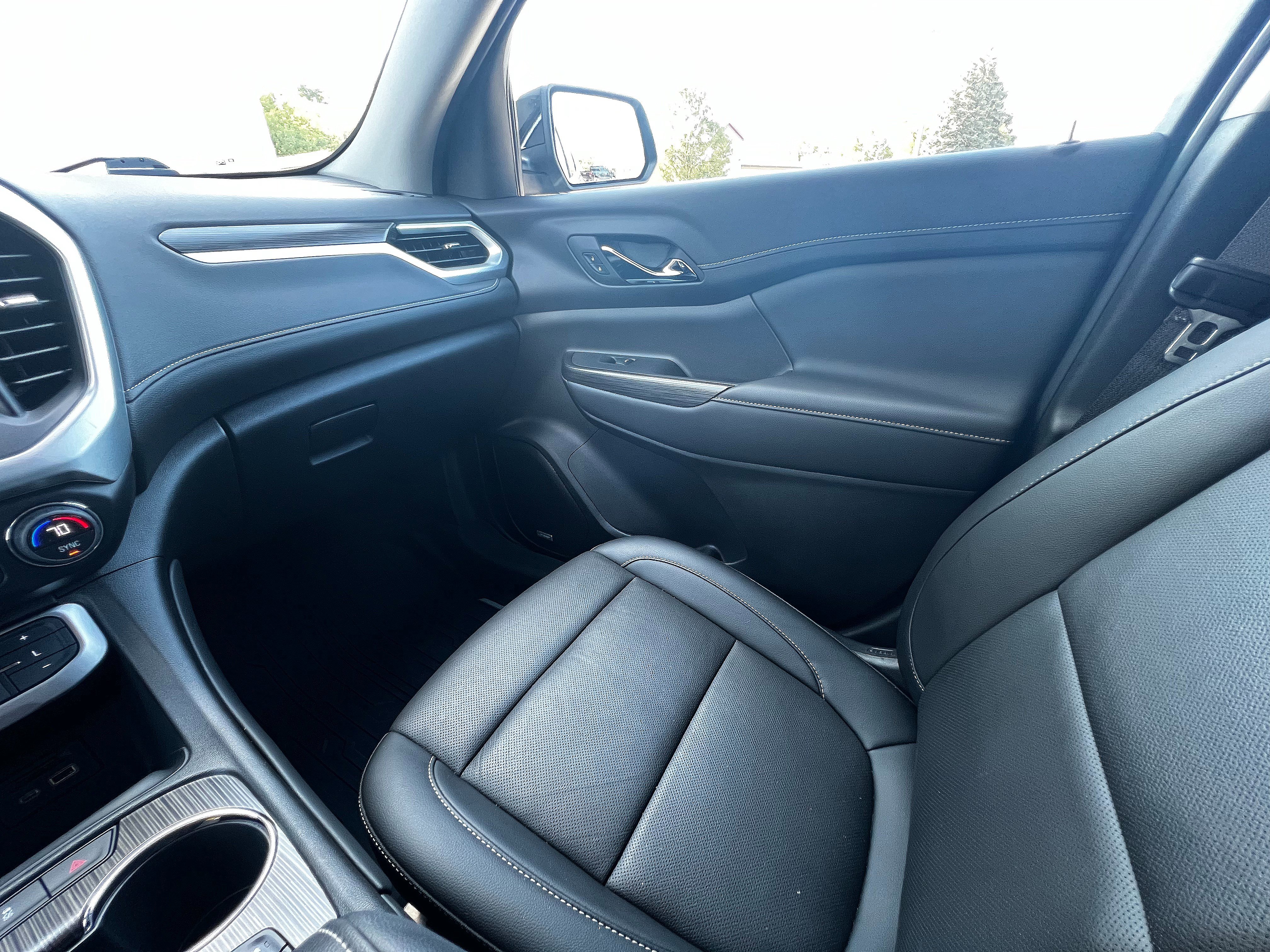 Used 2023 GMC Acadia SLT w/ Preferred Package image 13