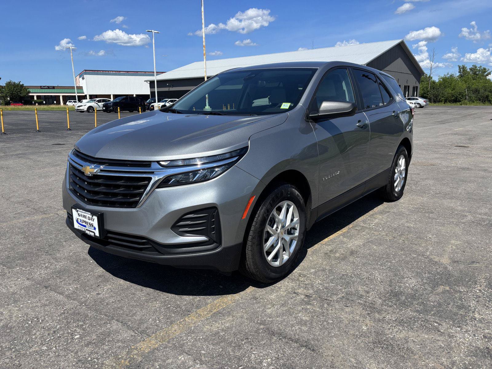 Used 2024 Chevrolet Equinox LS w/ LS Convenience Package AWD/4WD image 3