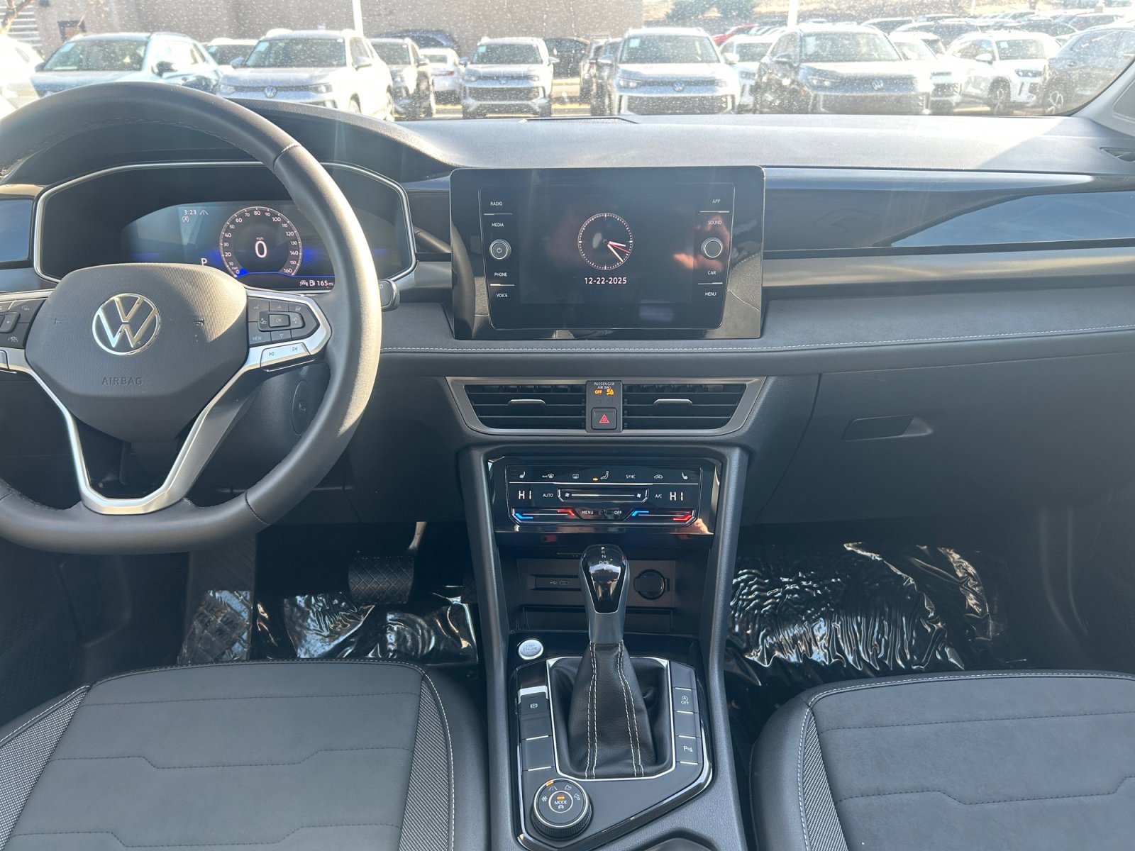 New 2025 Volkswagen Taos SE image 3