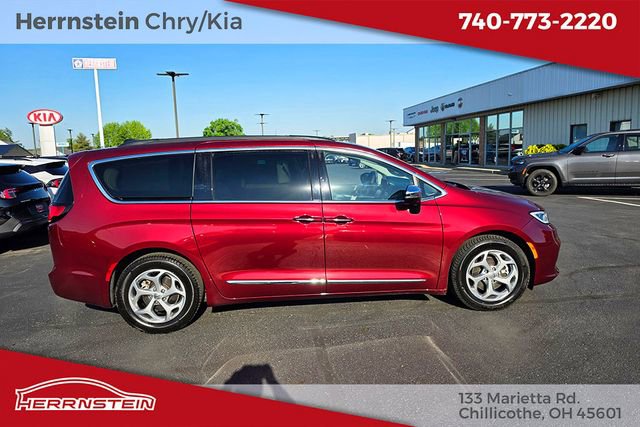 Used 2023 Chrysler Pacifica Limited FWD image 31