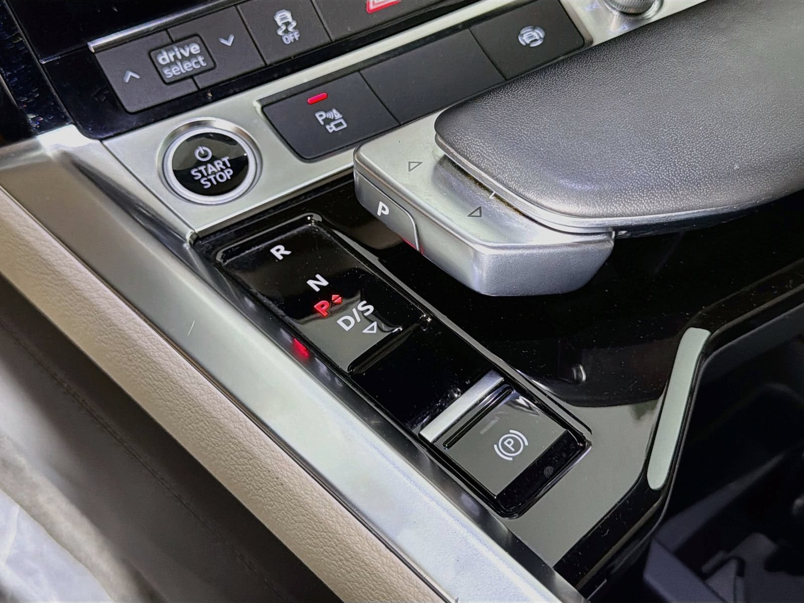 Certified 2024 Audi Q8 e-tron Premium AWD/4WD image 17