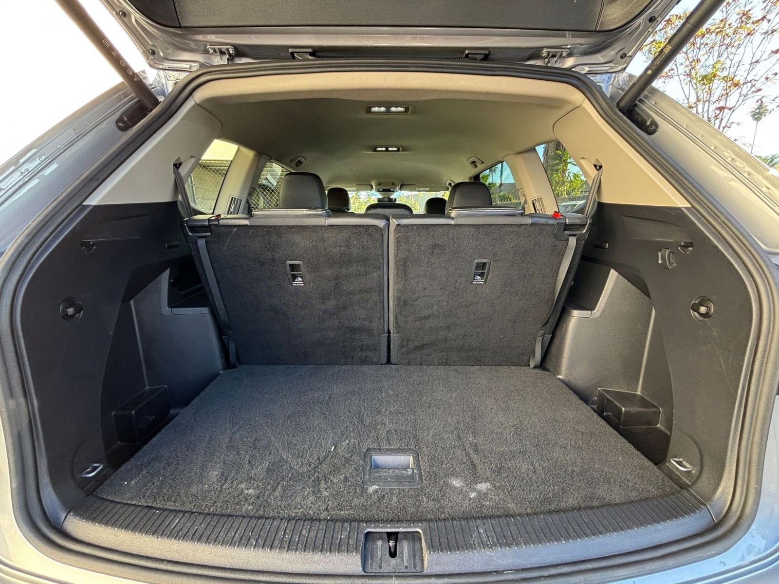 Used 2025 Volkswagen Atlas SE image 32