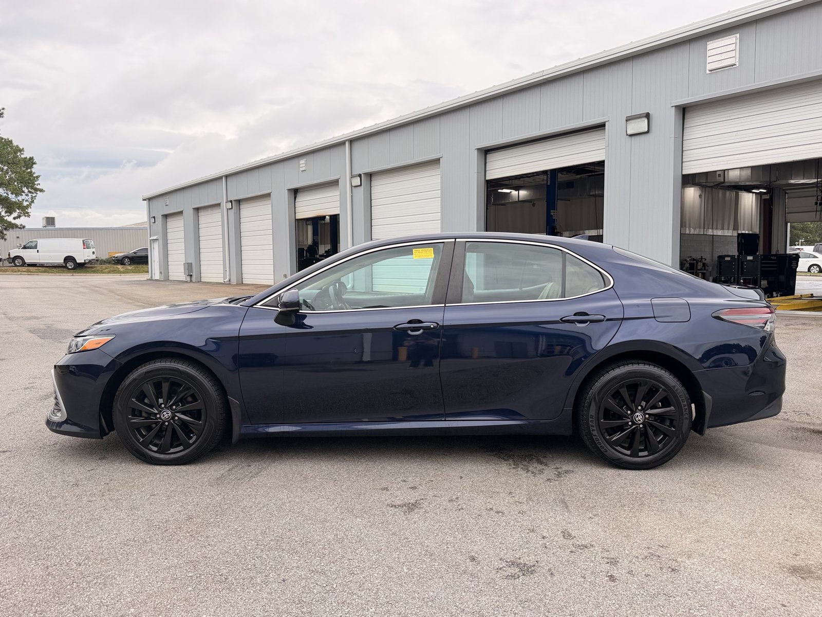 Used 2022 Toyota Camry LE AWD/4WD image 9