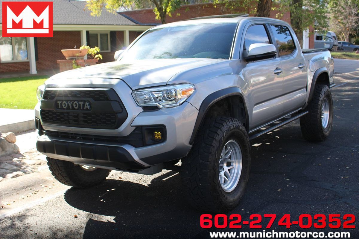 Used 2017 Toyota Tacoma TRD Off-Road image 1