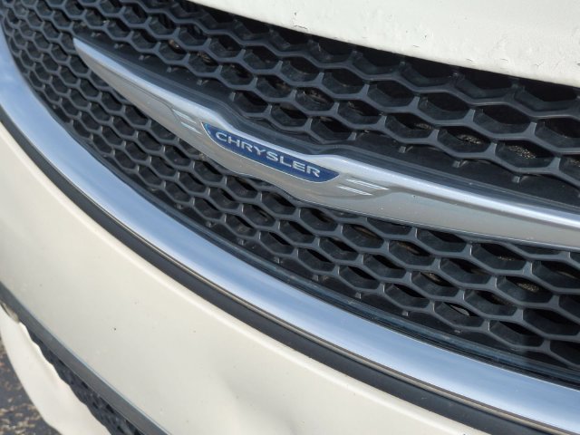 Used 2017 Chrysler Pacifica Touring-L Plus FWD image 9