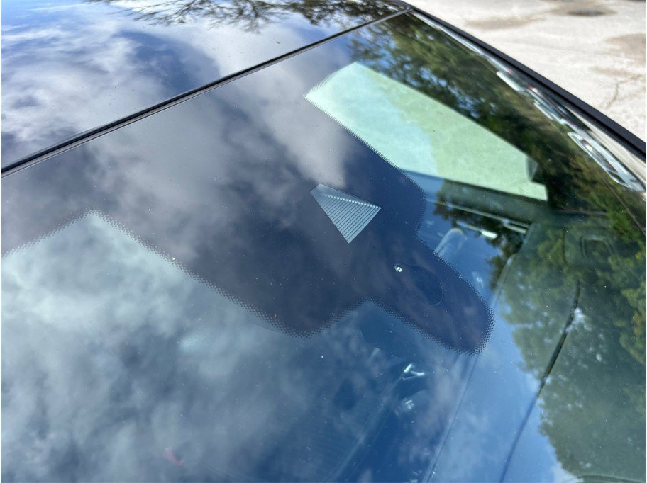 Used 2023 Porsche Macan Turbo image 12