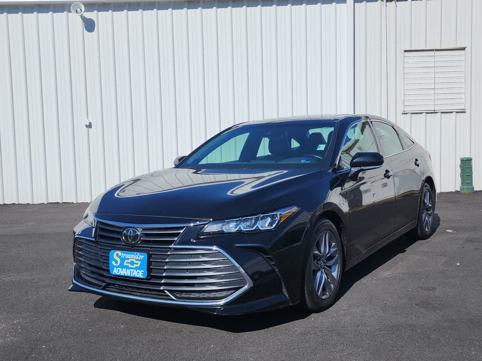 Used 2019 Toyota Avalon XLE w/ Moonroof Package FWD video 1