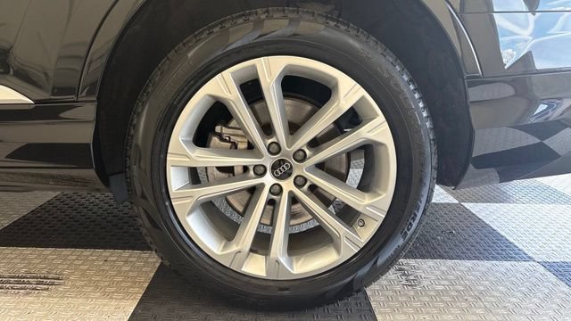 Used 2025 Audi Q7 3.0T Premium Plus AWD/4WD image 12