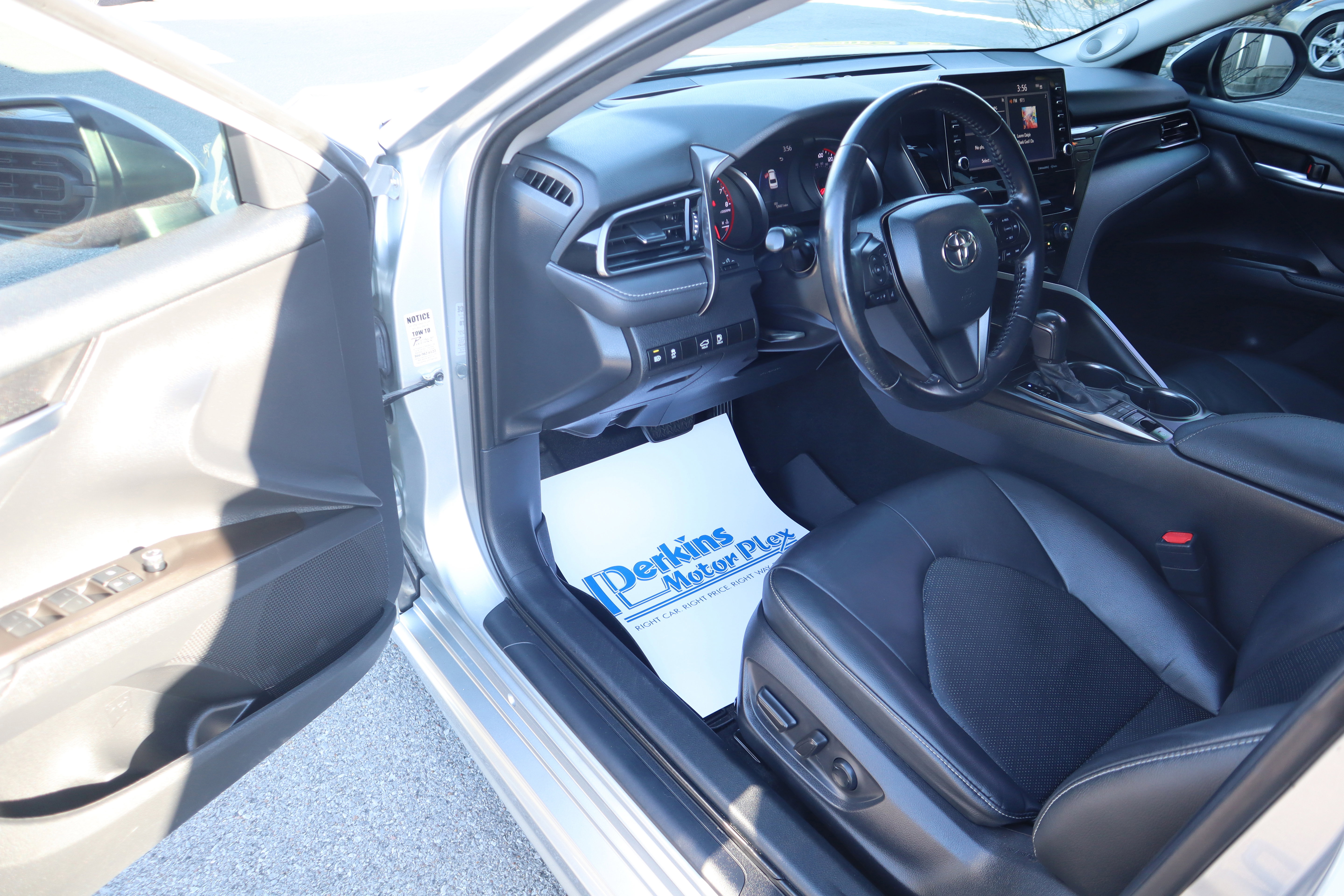 Used 2021 Toyota Camry XSE image 3