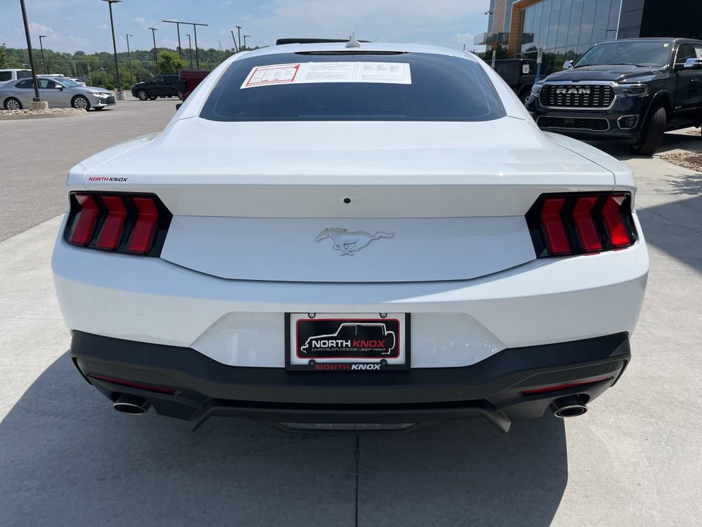 Used 2025 Ford Mustang Coupe RWD image 13
