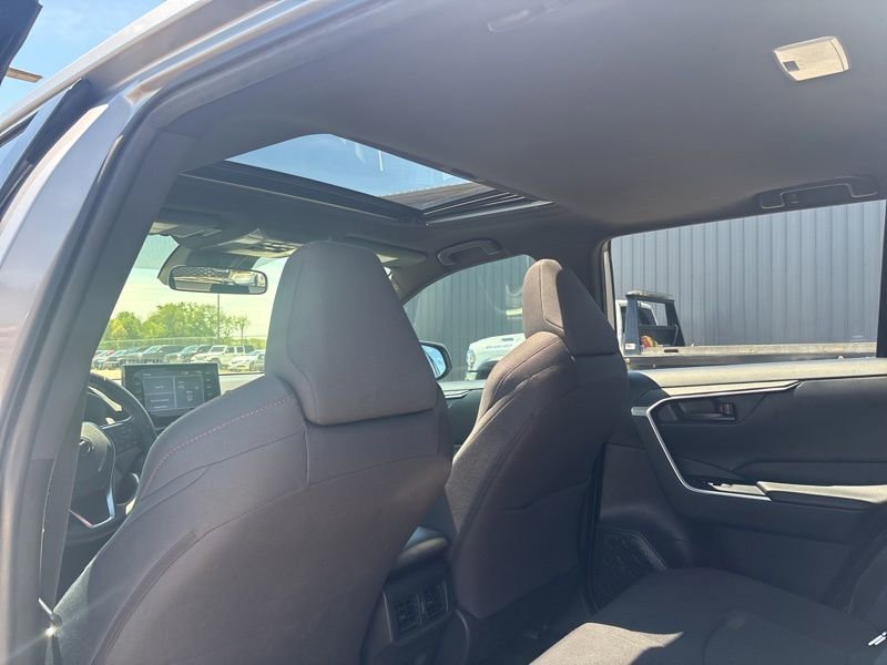 Used 2021 Toyota RAV4 SE w/ Weather & Moonroof Package AWD/4WD image 17