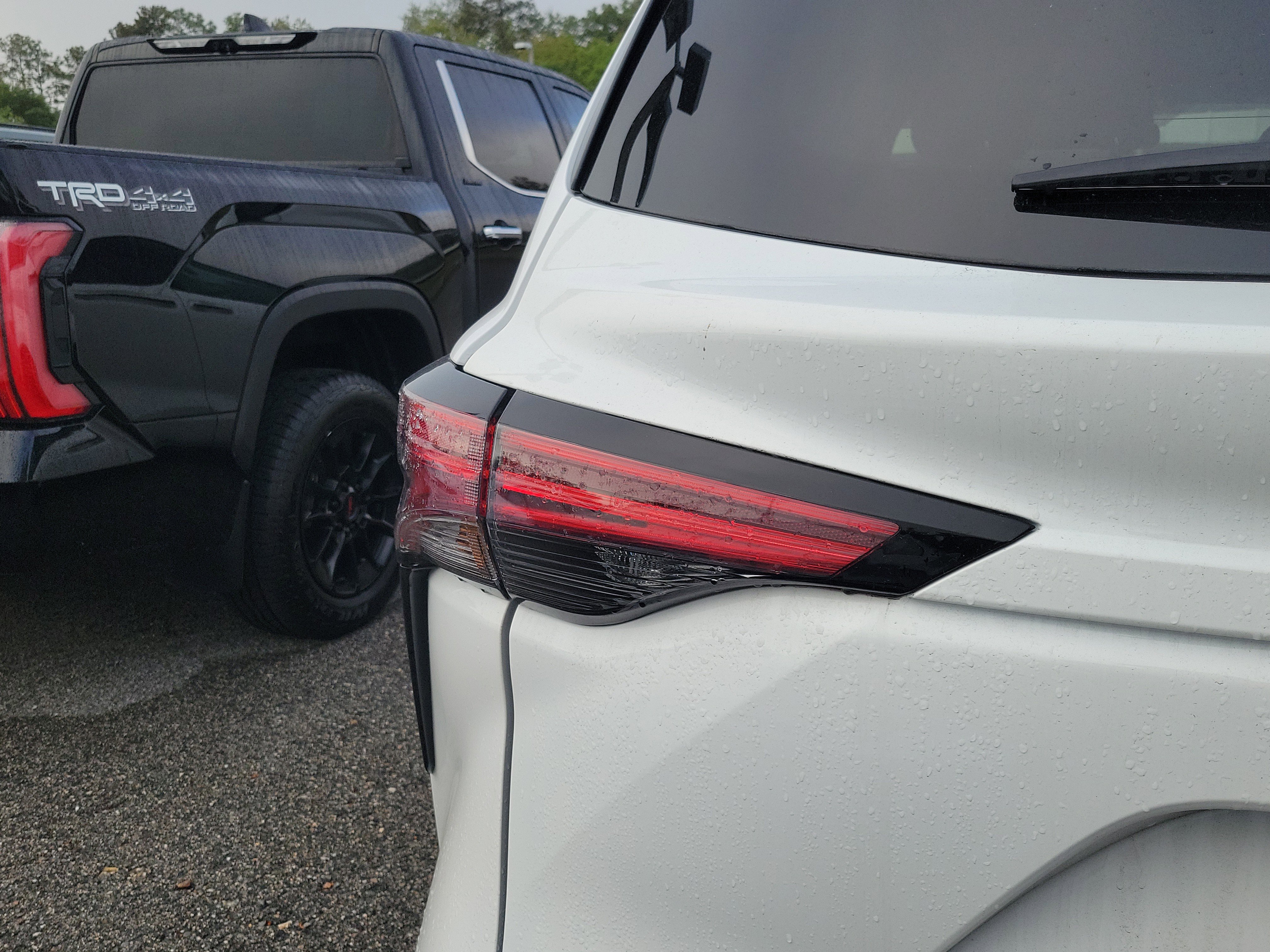 Used 2025 Toyota Sienna XSE w/ XSE Plus Package AWD/4WD image 16