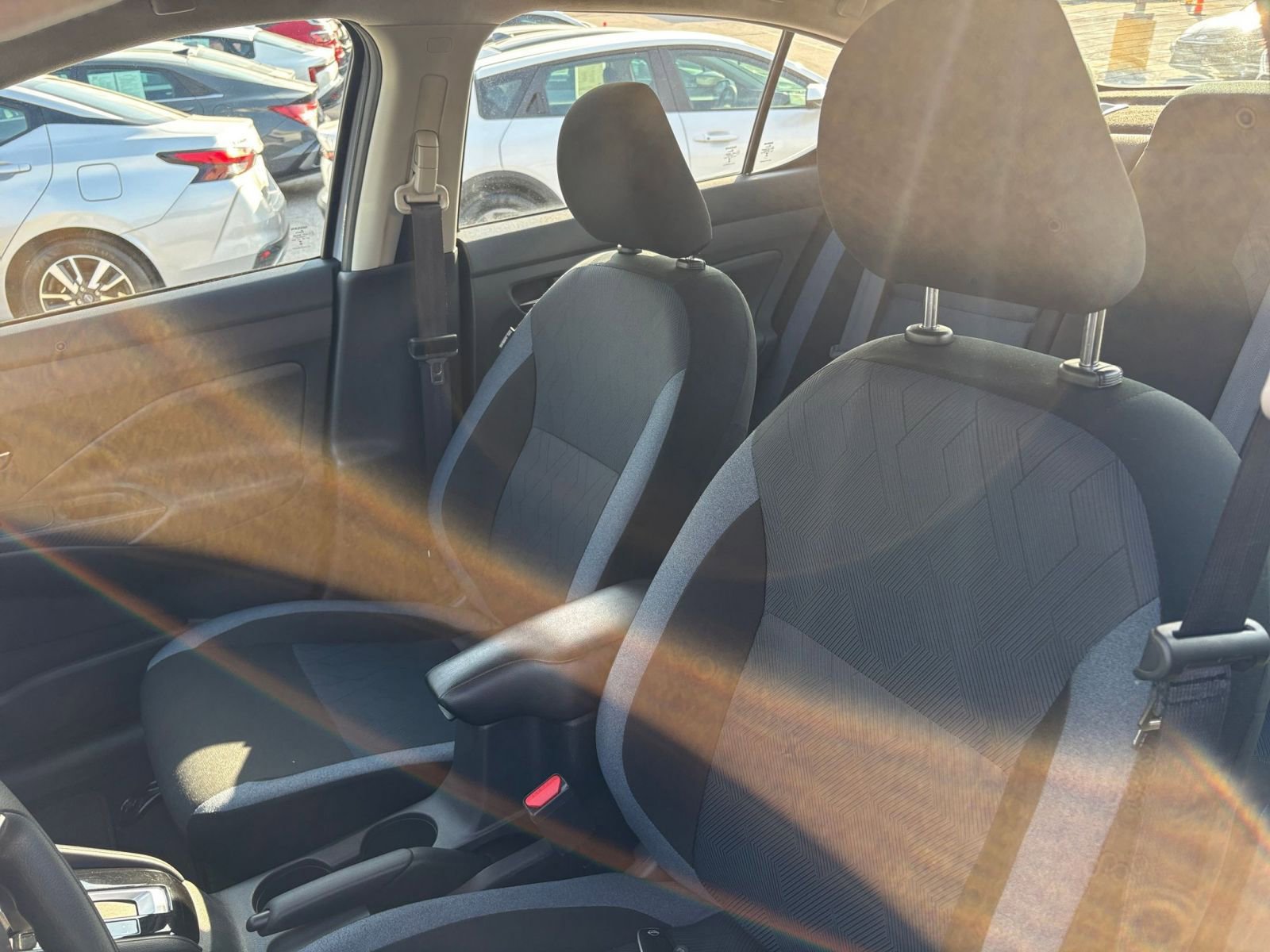 Used 2025 Nissan Versa SV FWD image 34