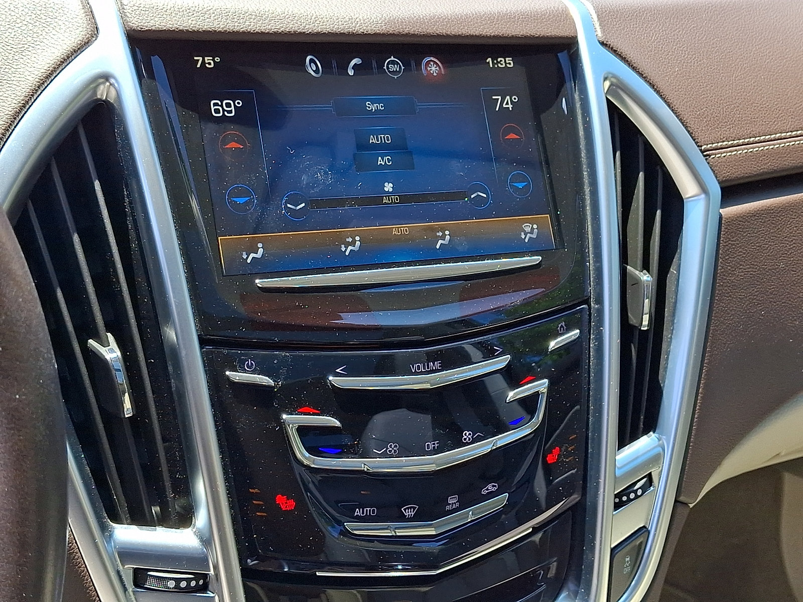 Used 2015 Cadillac SRX Luxury w/ Driver Awareness Package AWD/4WD image 17