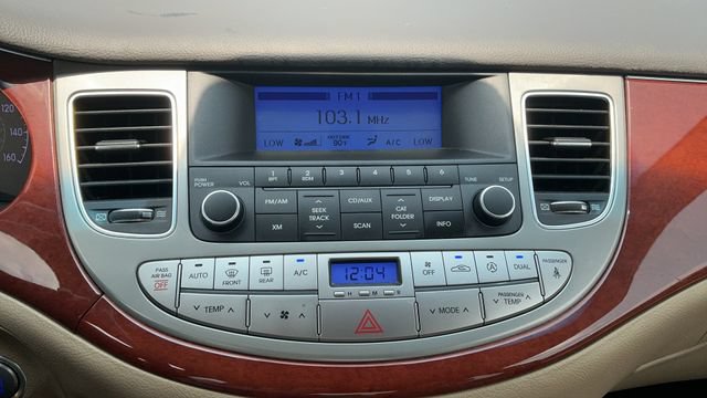 Used 2013 Hyundai Genesis 3.8 RWD image 15