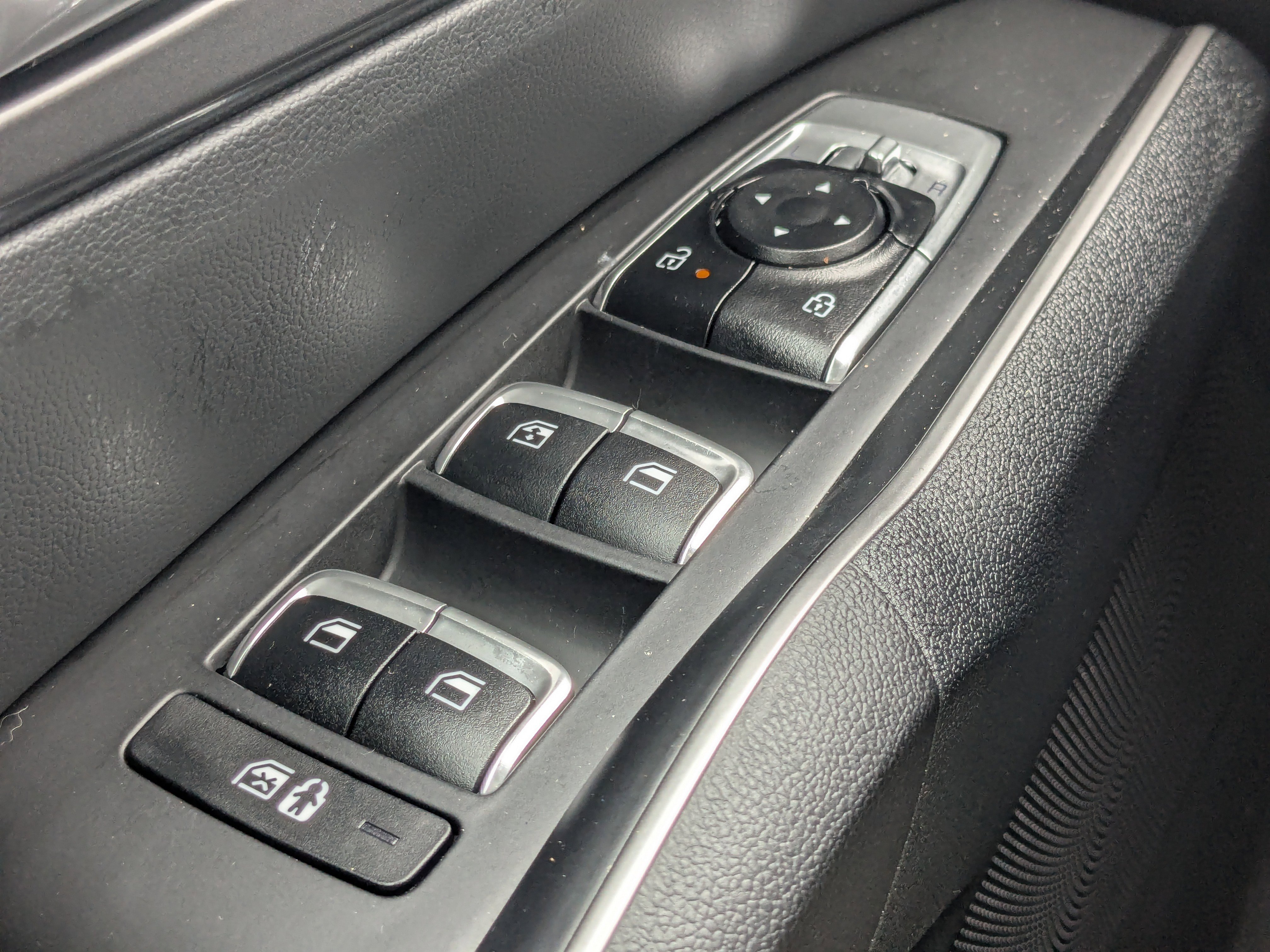 Certified 2025 Kia Sorento S w/ Panoramic Sunroof Package image 41