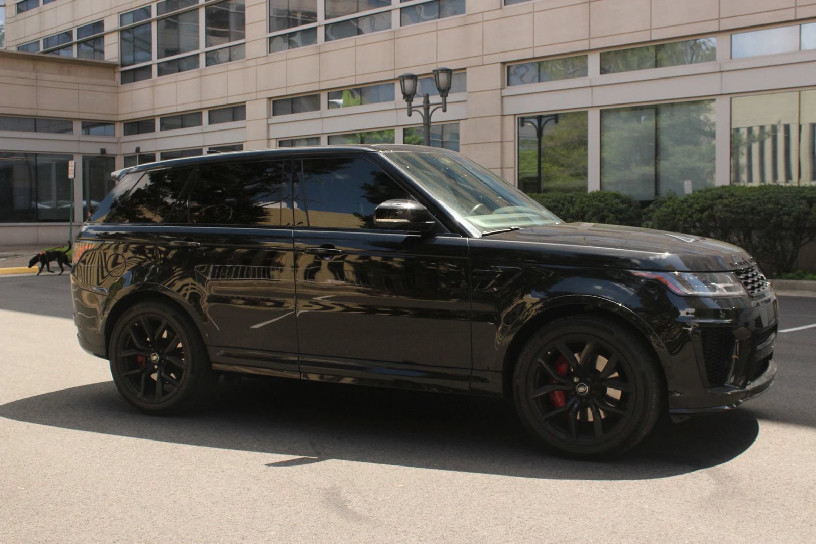 Used 2019 Land Rover Range Rover Sport SVR AWD/4WD image 2