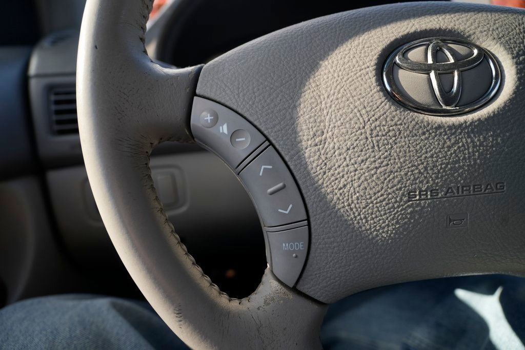 Used 2005 Toyota Sienna XLE image 36