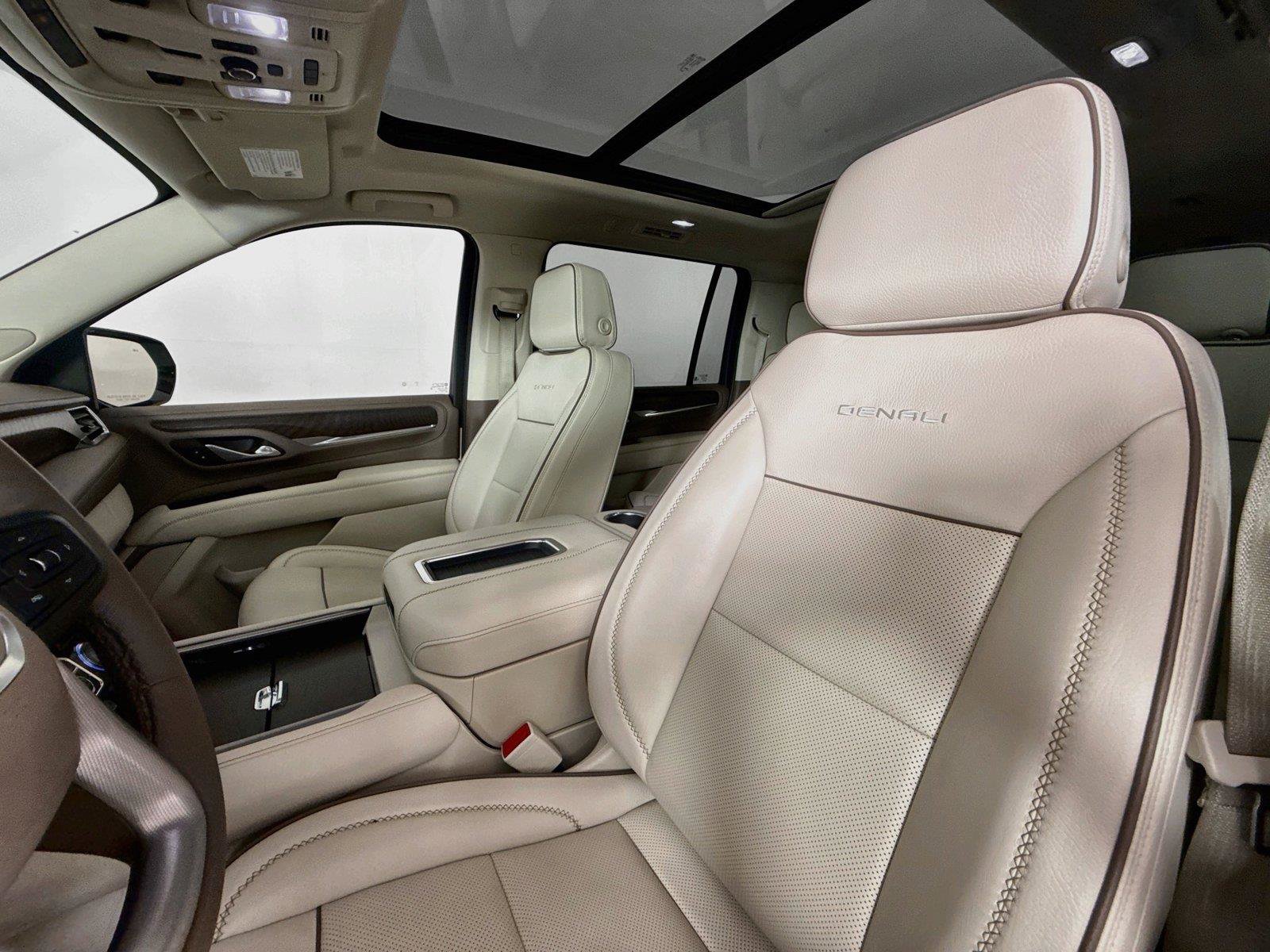 Used 2024 GMC Yukon XL Denali AWD/4WD image 3