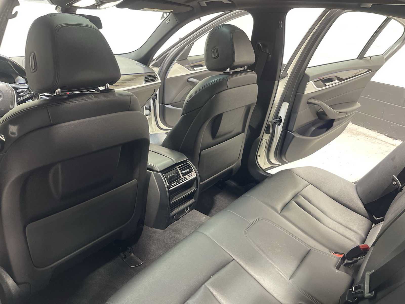 Used 2018 BMW 530e xDrive AWD/4WD image 12