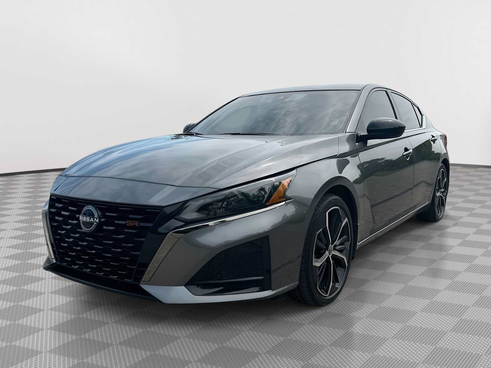 Used 2024 Nissan Altima 2.5 SR w/ SR Premium Package FWD image 1