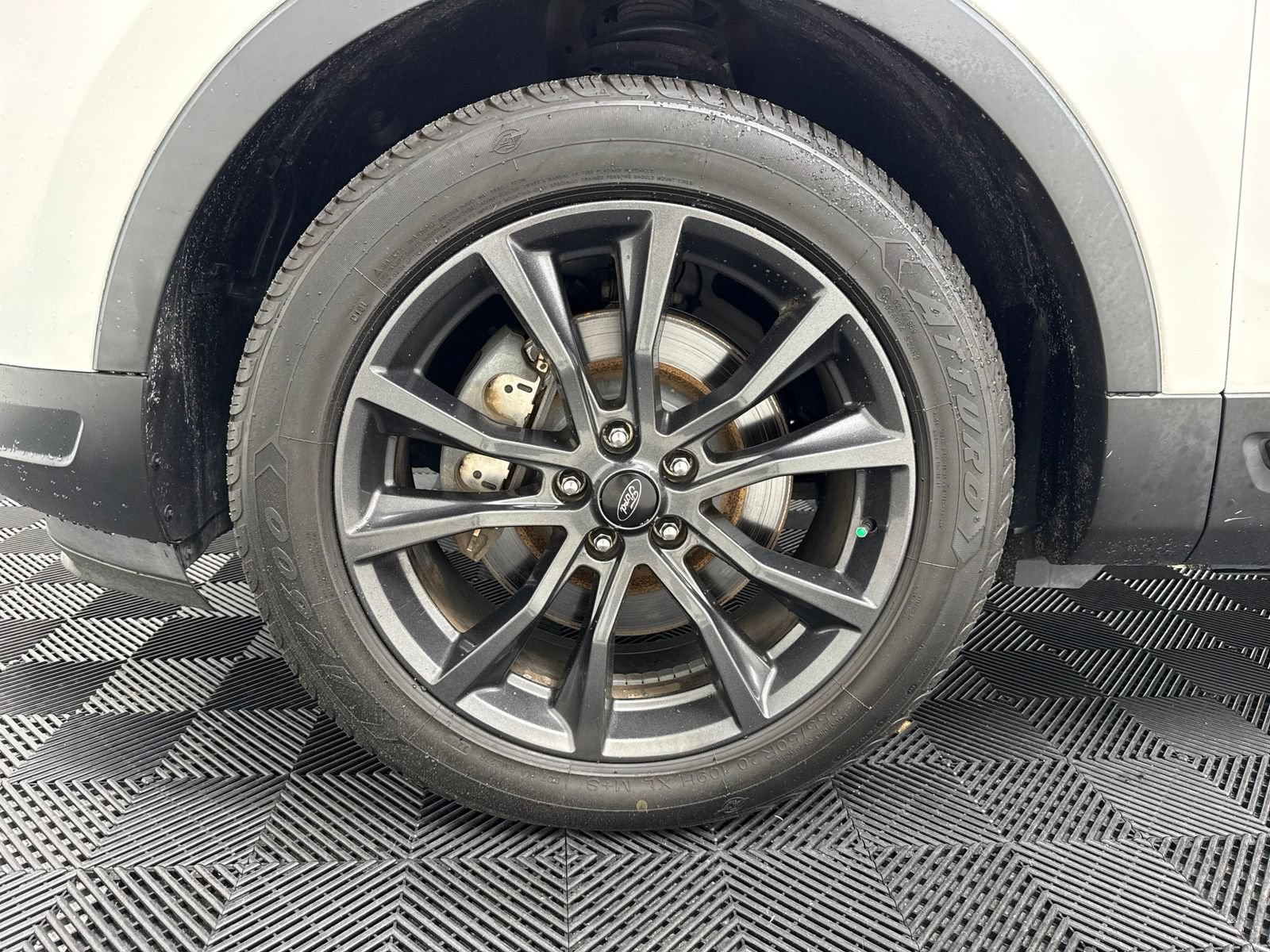 Used 2018 Ford Explorer XLT w/ Equipment Group 202A FWD image 9