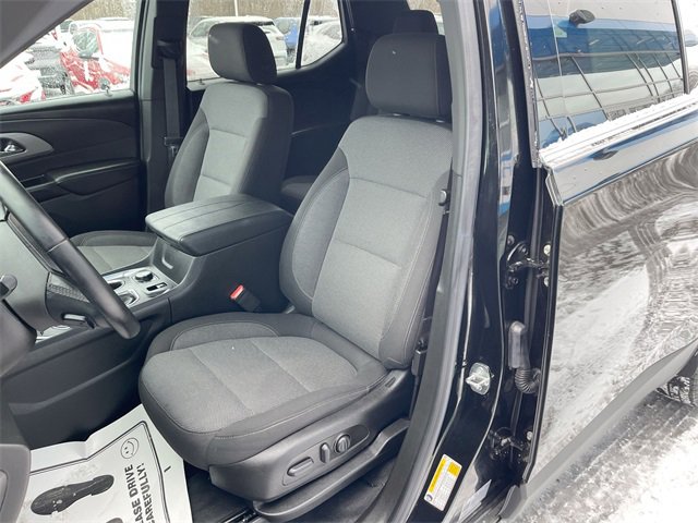 Certified 2023 Chevrolet Traverse LT w/ Rear Camera Mirror Package image 18