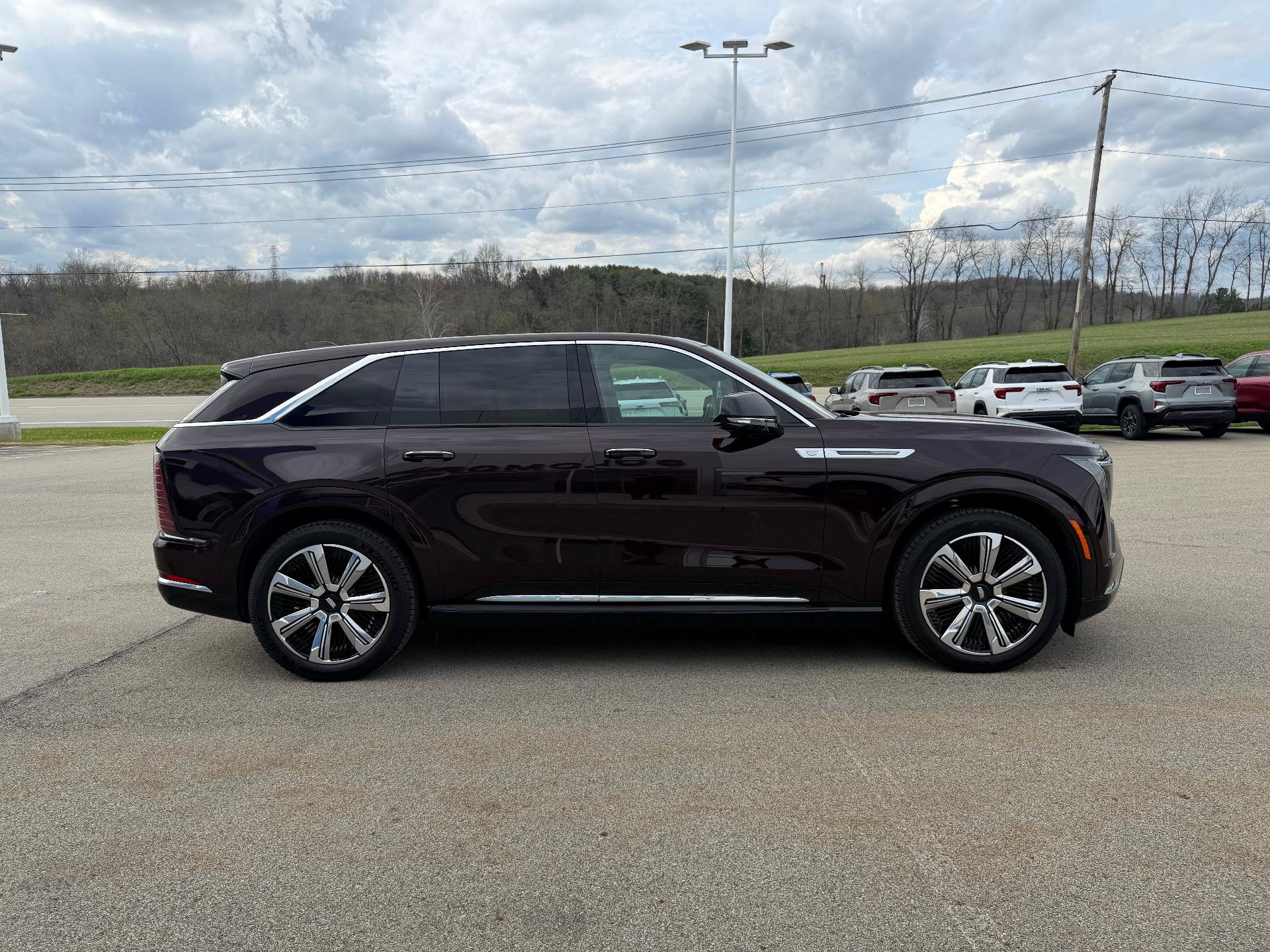 Certified 2025 Cadillac Escalade IQ Luxury 2 w/ LPO, Premium Carpet Package AWD/4WD image 7