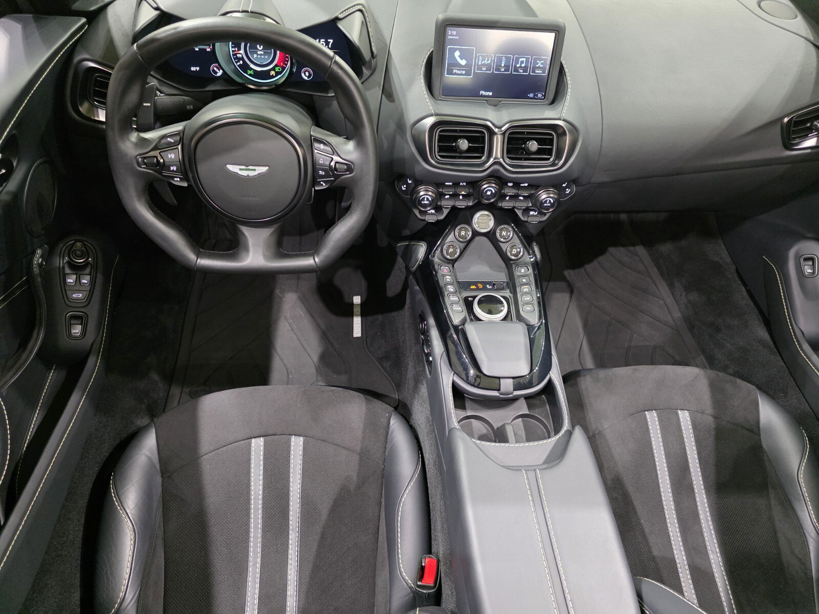 Used 2023 Aston Martin V8 Vantage Roadster RWD image 10