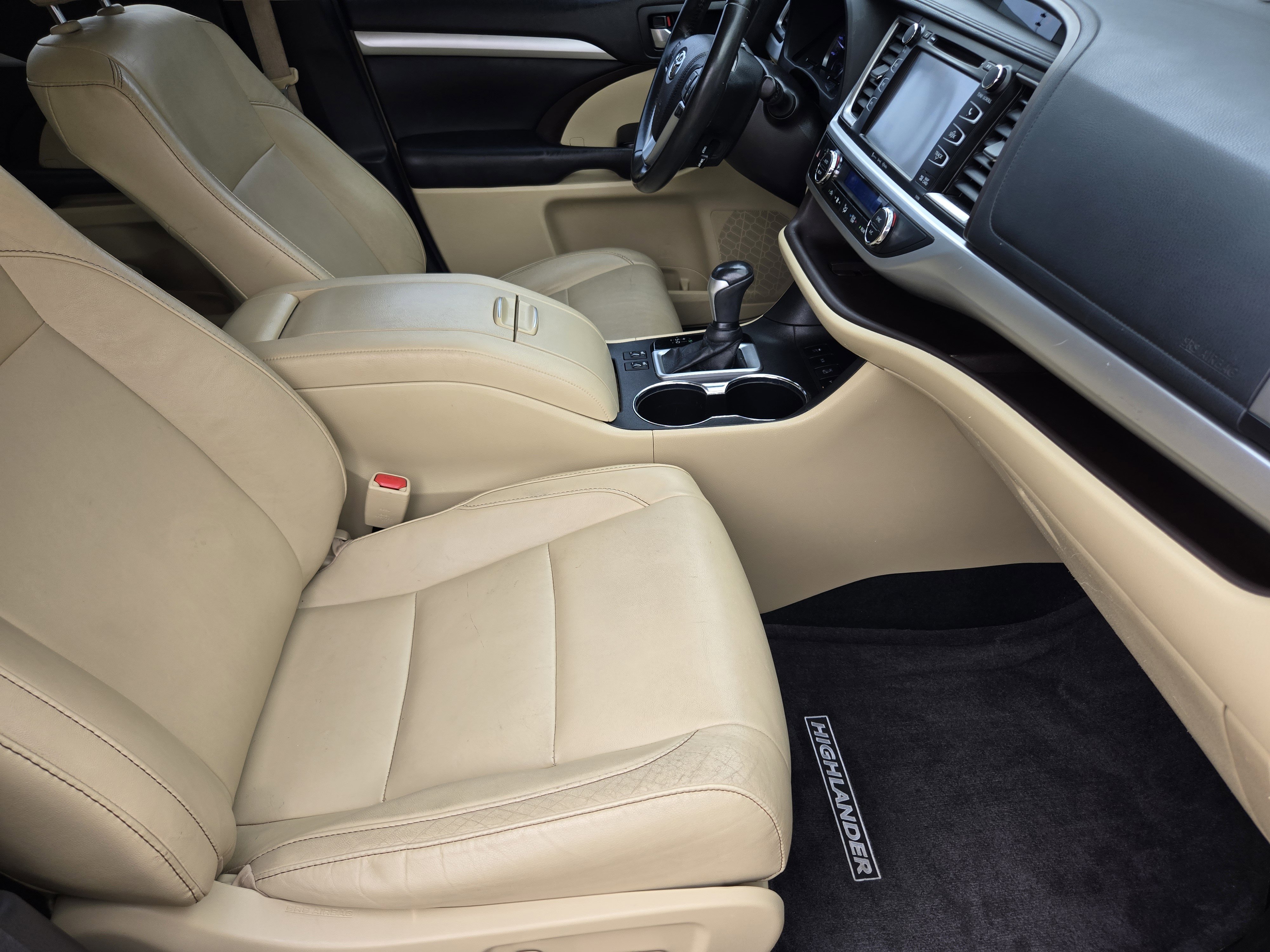 Used 2018 Toyota Highlander XLE image 10