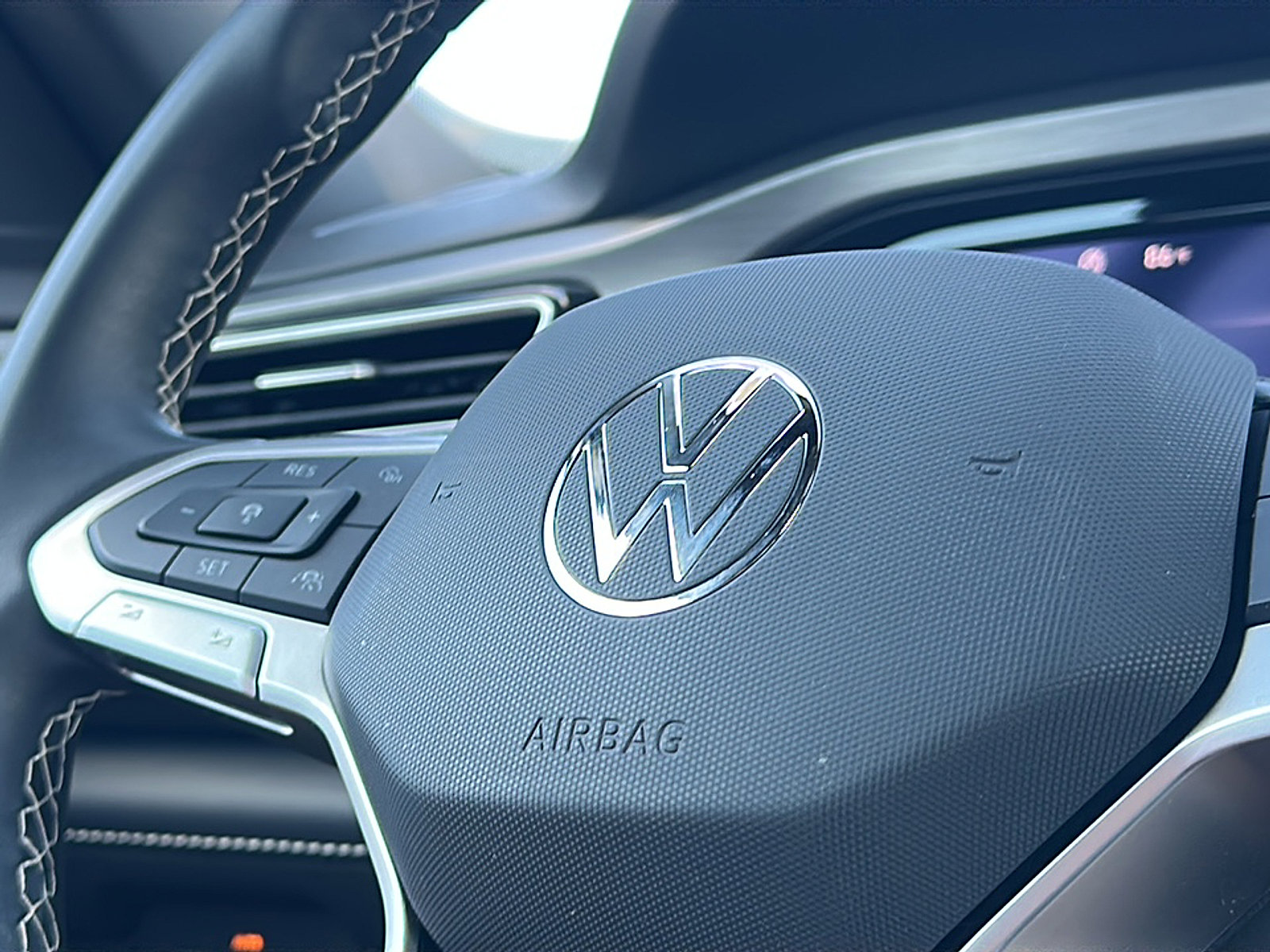 Used 2024 Volkswagen Atlas Cross Sport SE image 30