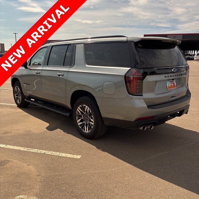 Used 2025 Chevrolet Suburban Z71 image 4