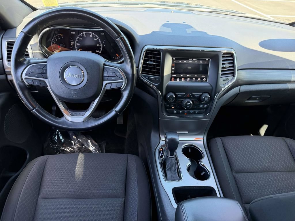 Certified 2020 Jeep Grand Cherokee Laredo AWD/4WD image 17