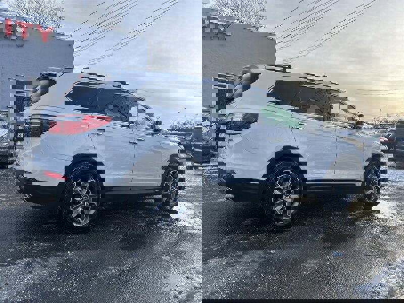 Used 2016 Hyundai Santa Fe SE image 4