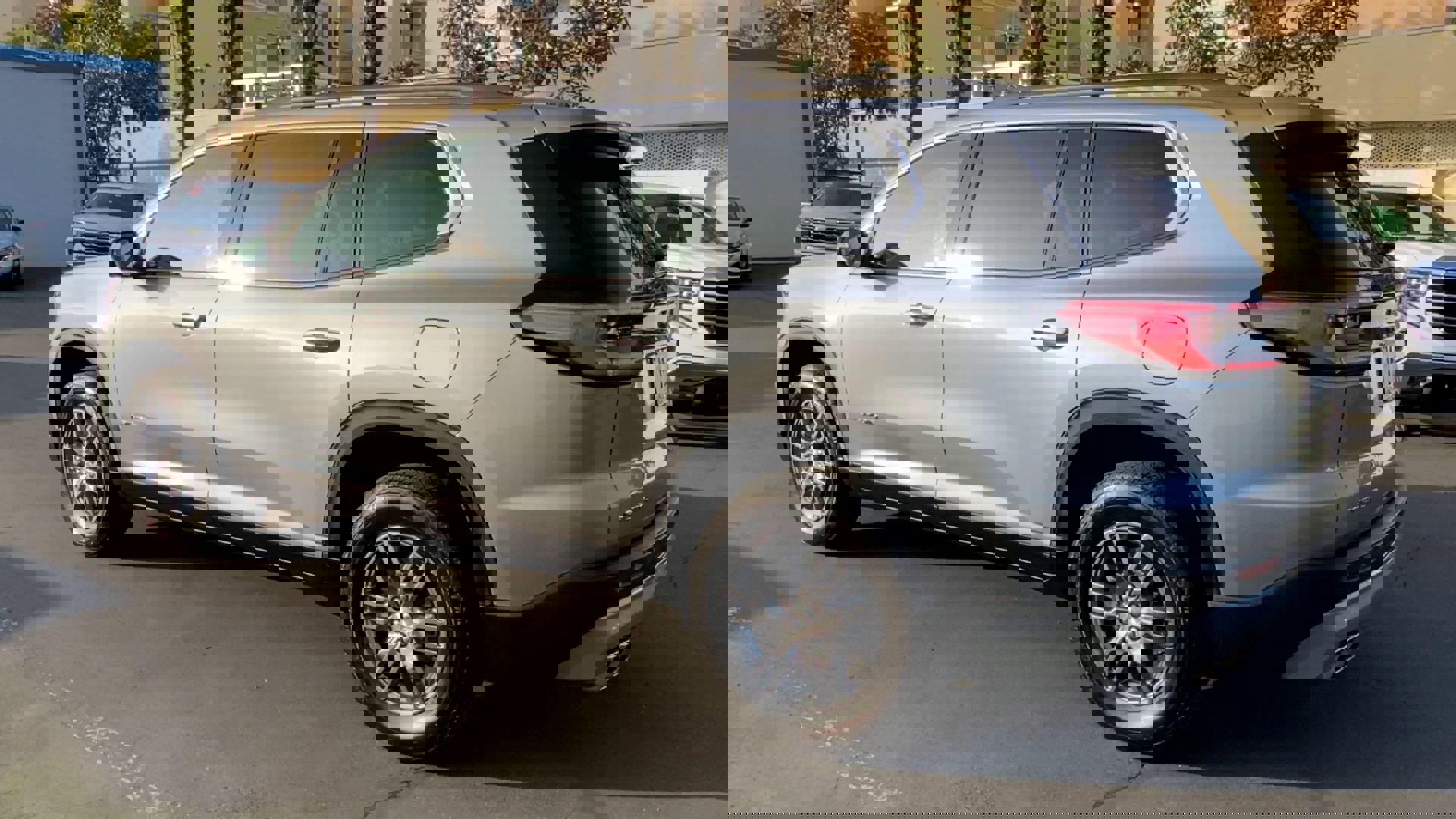 Used 2025 GMC Acadia Elevation image 7