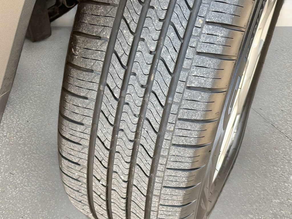 Used 2019 Jeep Renegade Latitude FWD image 41
