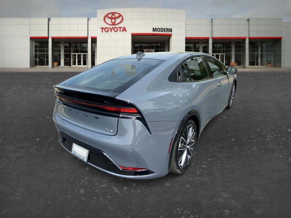 Used 2025 Toyota Prius XLE FWD image 5