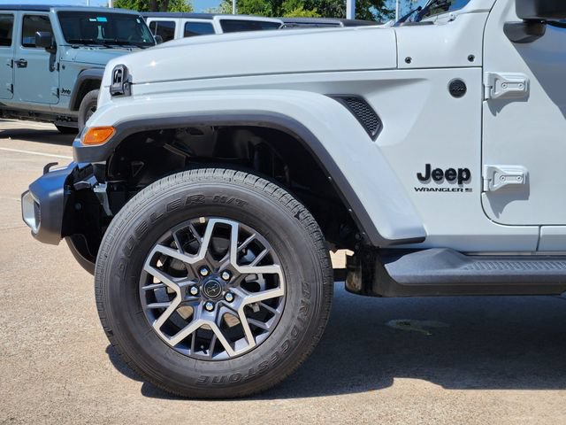 Used 2026 Jeep Wrangler Unlimited Sahara AWD/4WD image 9