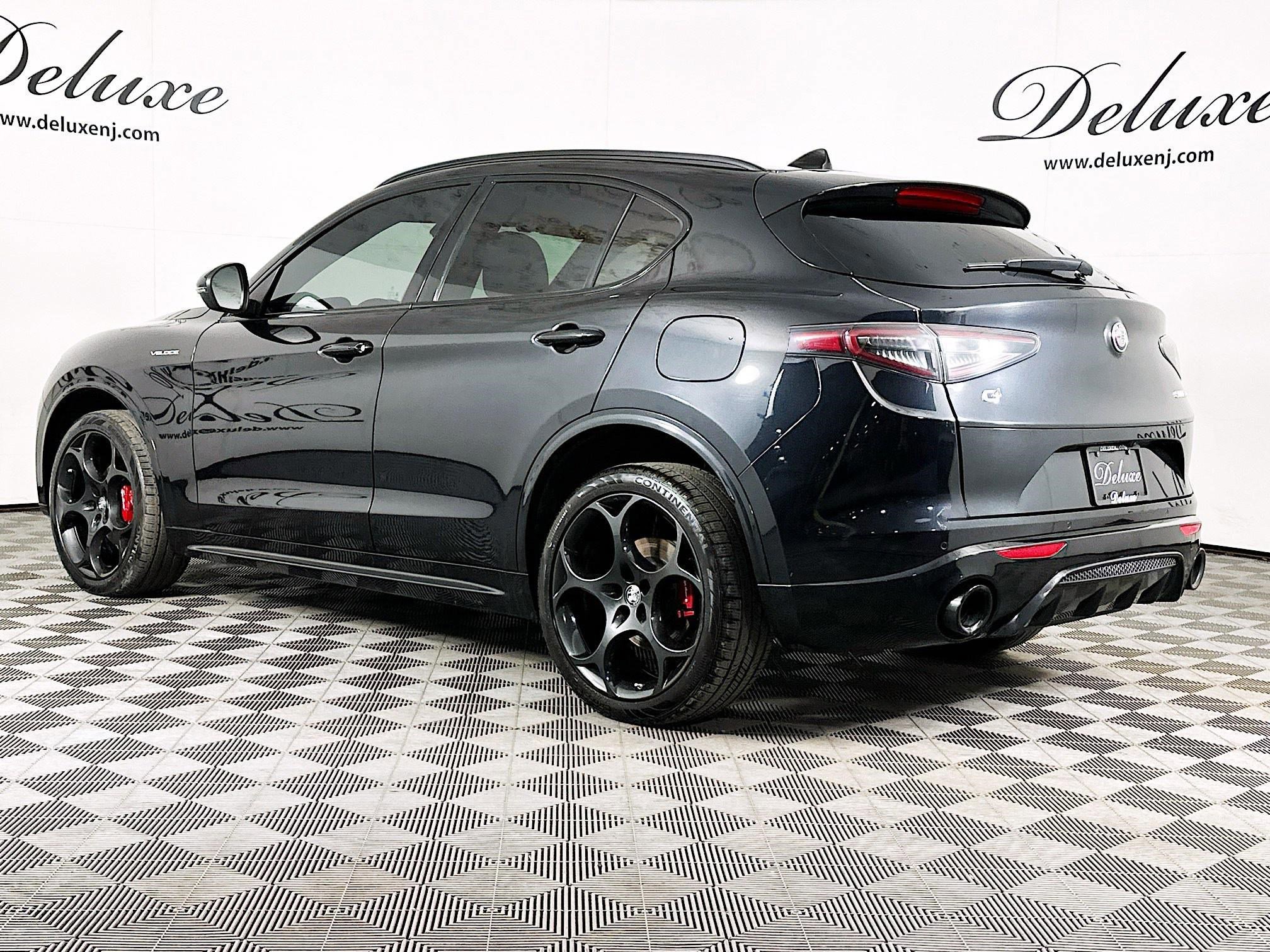 Used 2024 Alfa Romeo Stelvio Veloce AWD/4WD image 4