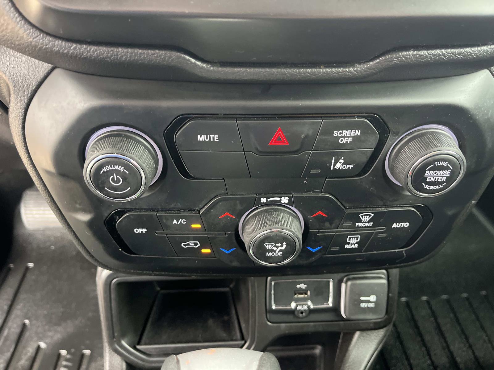 Used 2021 Jeep Renegade Latitude image 23