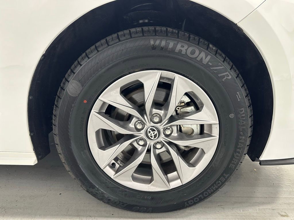 Used 2025 Toyota Sienna LE FWD image 63