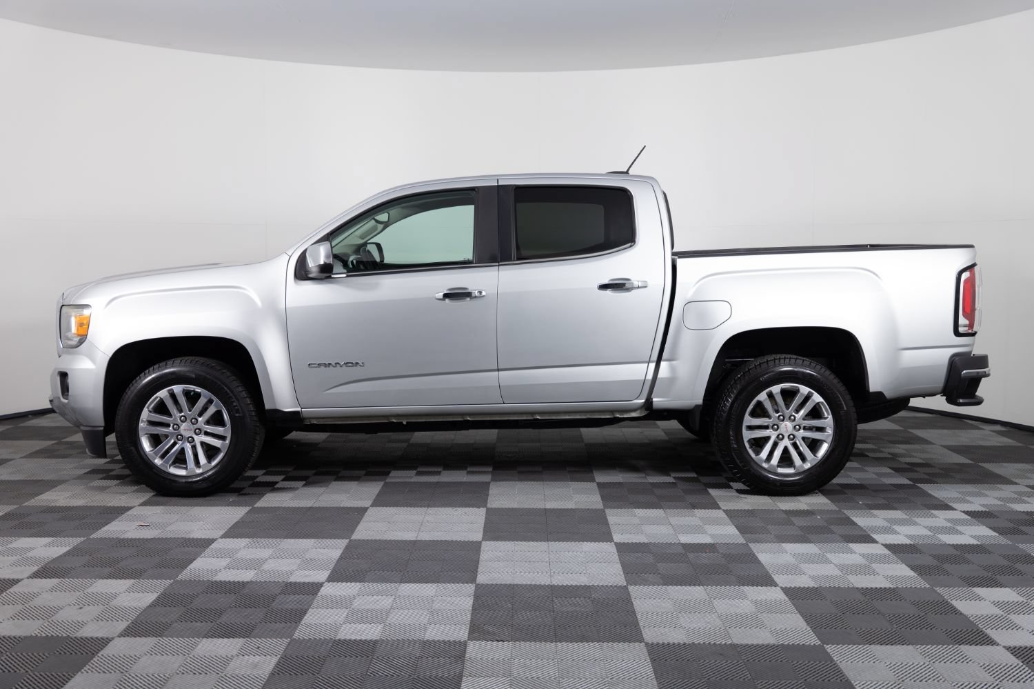 Used 2016 GMC Canyon SLT w/ Driver Alert Package RWD image 3
