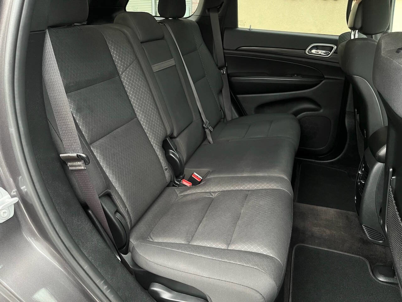 Used 2019 Jeep Grand Cherokee Laredo image 11