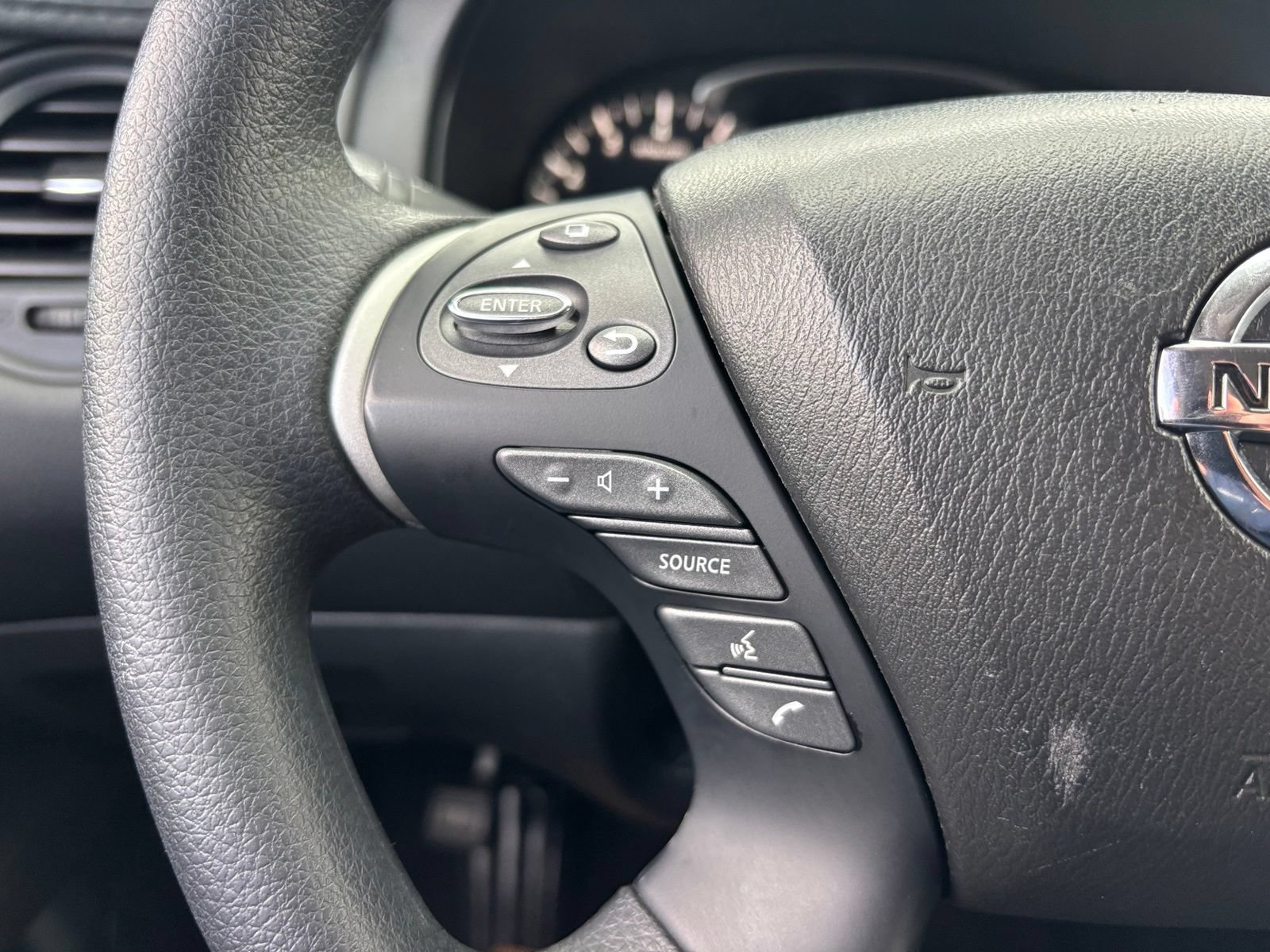 Used 2020 Nissan Pathfinder S FWD image 24