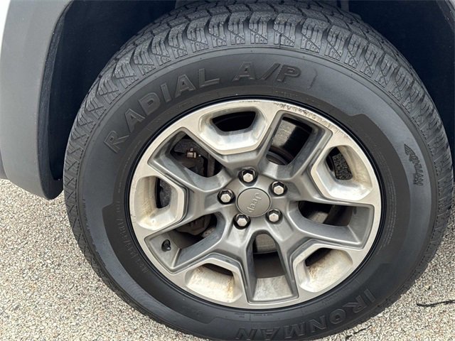 Used 2019 Jeep Cherokee Trailhawk image 9