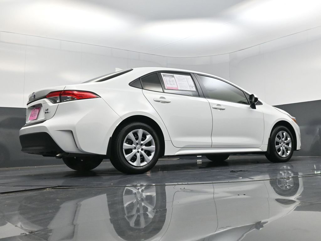 Used 2025 Toyota Corolla LE image 19
