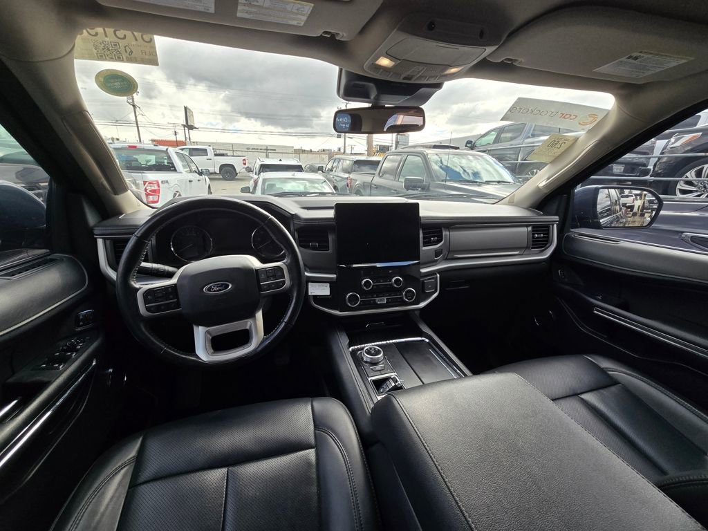 Used 2023 Ford Expedition XLT image 19