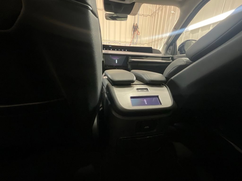 Used 2025 Lincoln Navigator Reserve AWD/4WD image 11